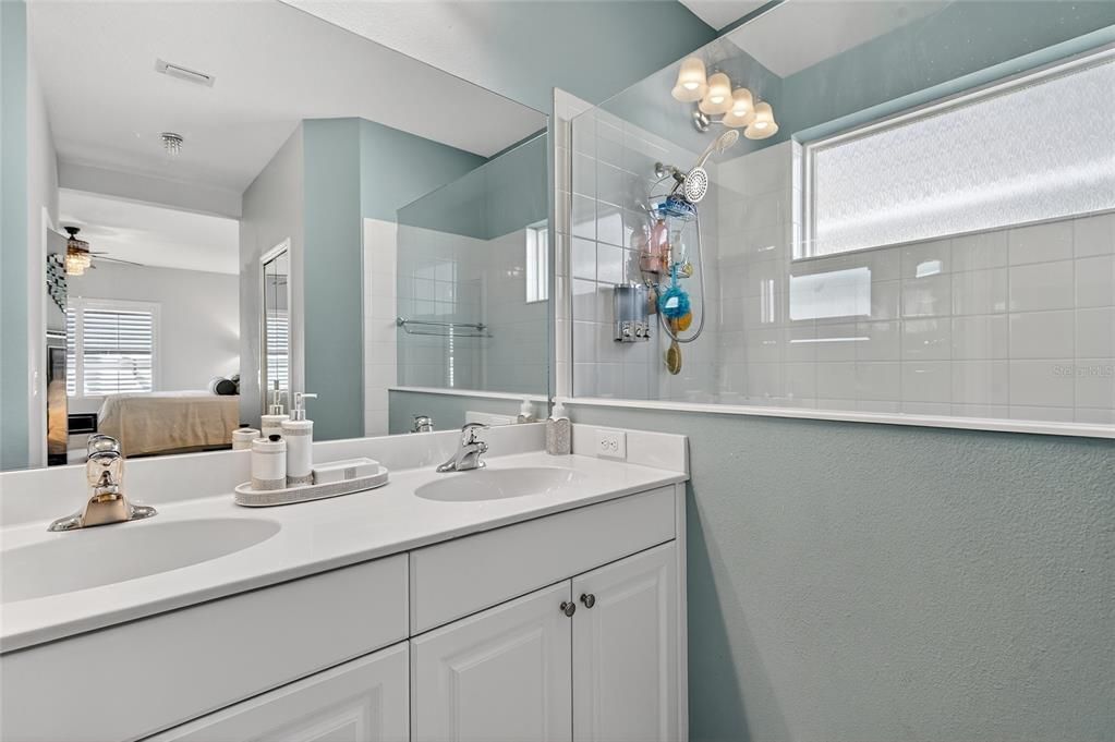 For Sale: $465,335 (3 beds, 2 baths, 1946 Square Feet)