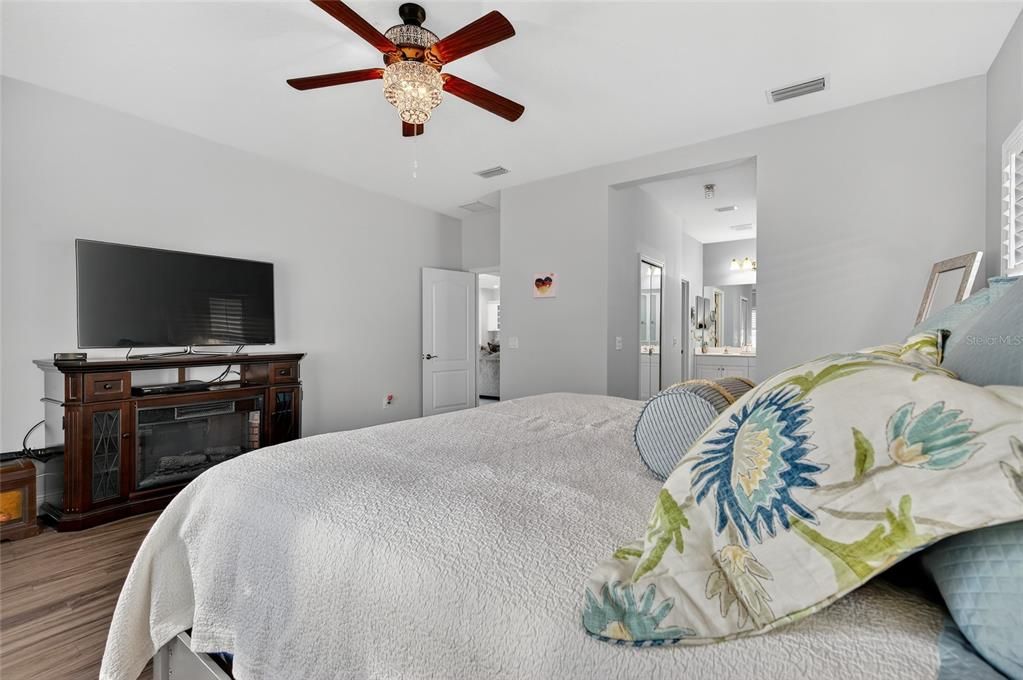 For Sale: $465,335 (3 beds, 2 baths, 1946 Square Feet)