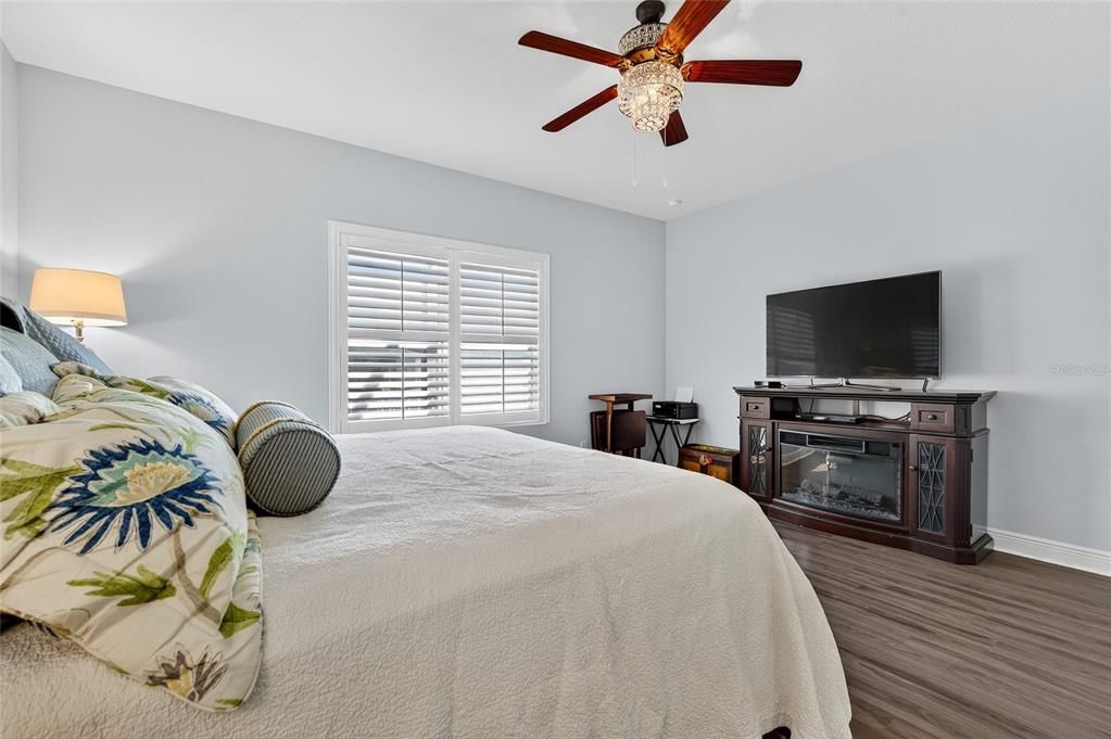 For Sale: $465,335 (3 beds, 2 baths, 1946 Square Feet)