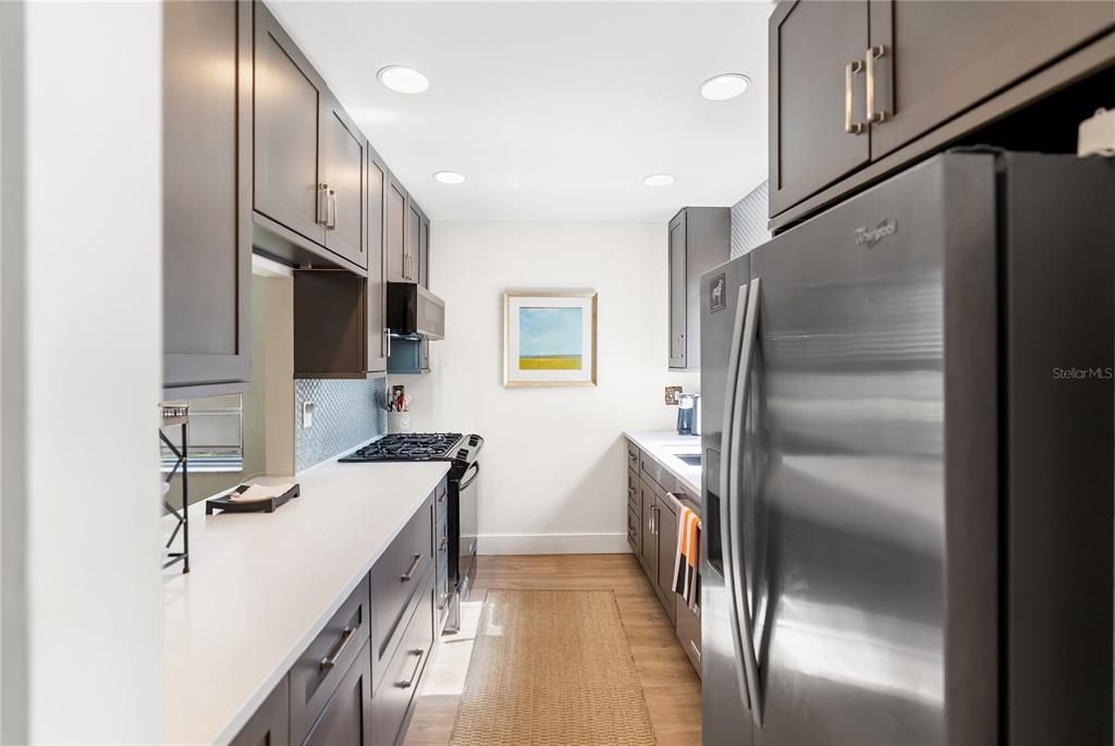 出租: $2,250 (2 贝兹, 2 浴室, 966 平方英尺)