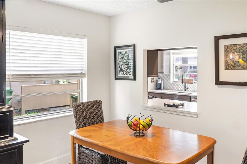 出租: $2,250 (2 贝兹, 2 浴室, 966 平方英尺)