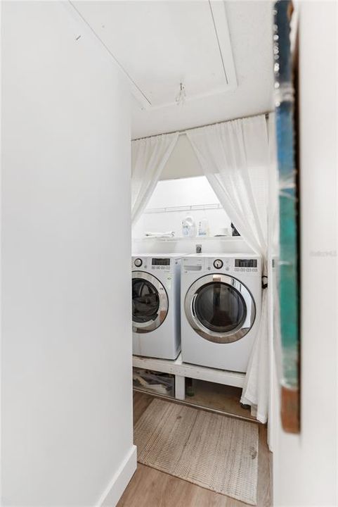 出租: $2,250 (2 贝兹, 2 浴室, 966 平方英尺)