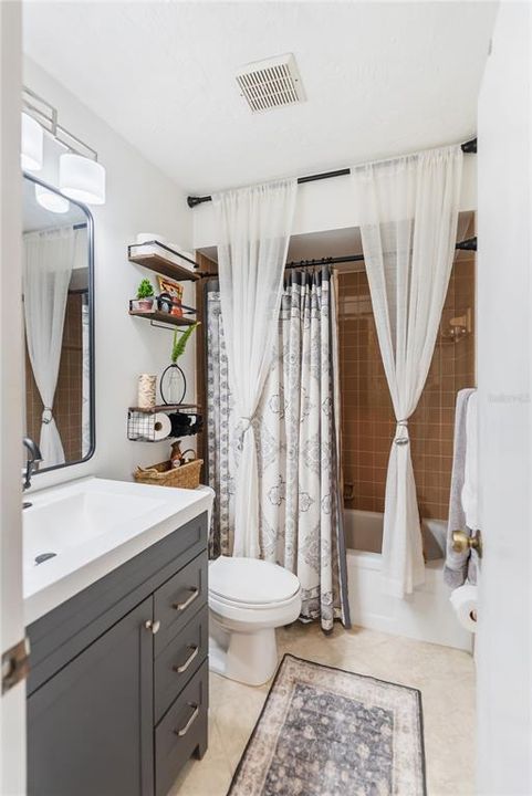 出租: $2,250 (2 贝兹, 2 浴室, 966 平方英尺)