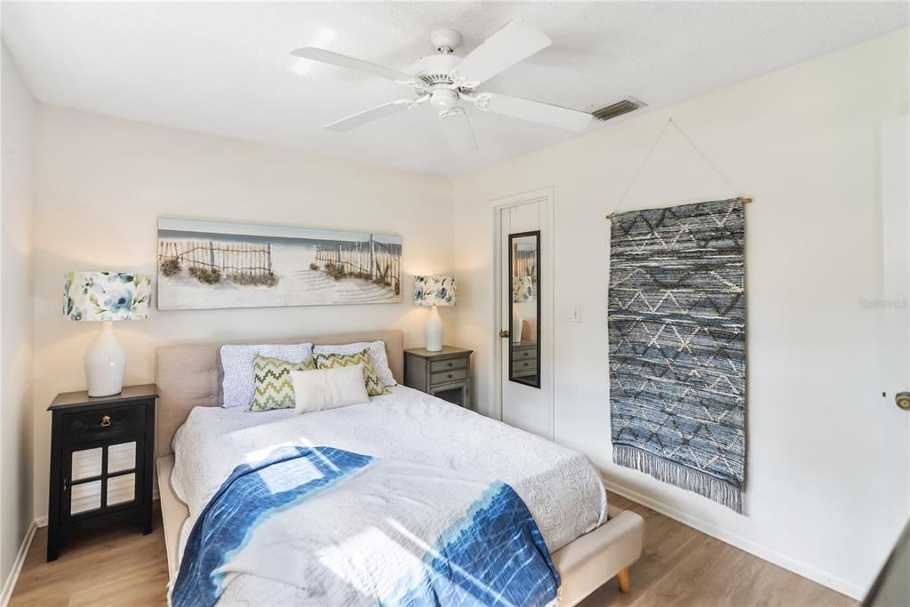 出租: $2,250 (2 贝兹, 2 浴室, 966 平方英尺)