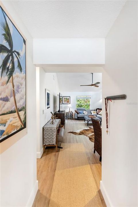 出租: $2,250 (2 贝兹, 2 浴室, 966 平方英尺)