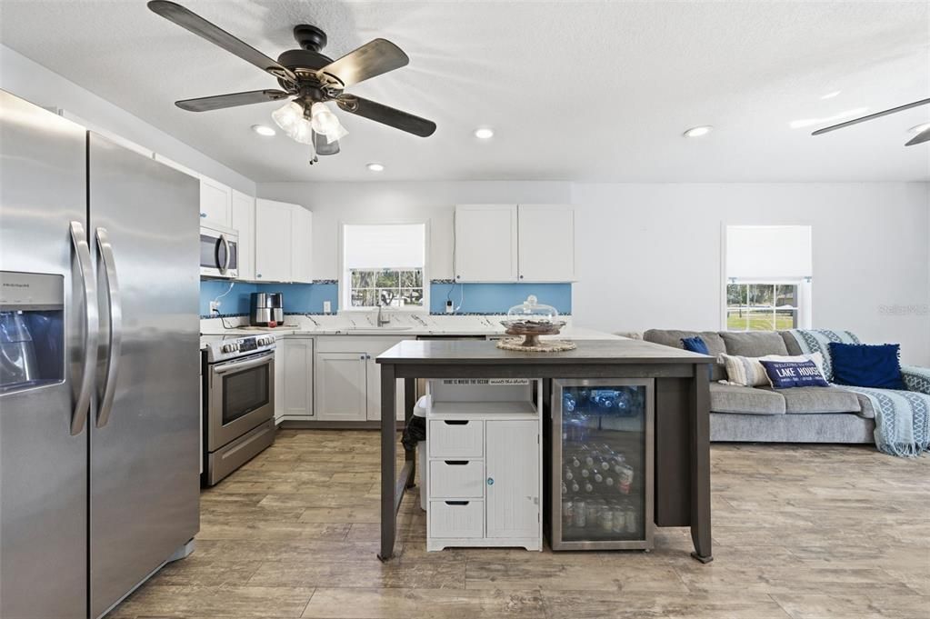 待售: $225,000 (2 贝兹, 1 浴室, 998 平方英尺)