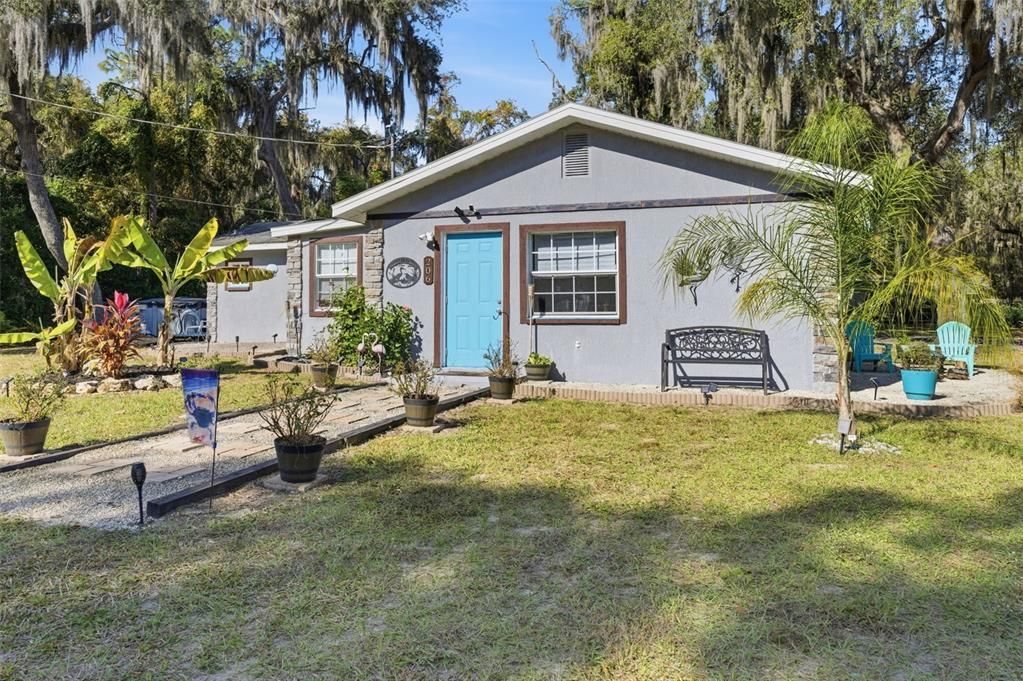 待售: $225,000 (2 贝兹, 1 浴室, 998 平方英尺)