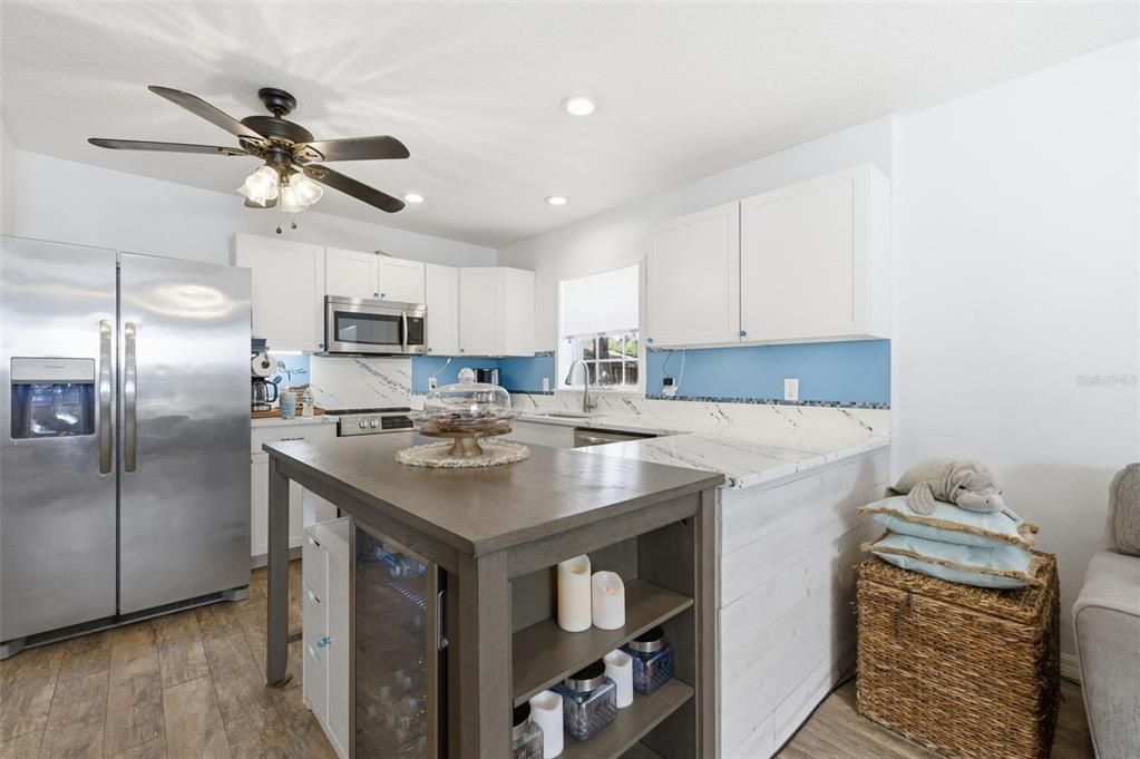 待售: $225,000 (2 贝兹, 1 浴室, 998 平方英尺)