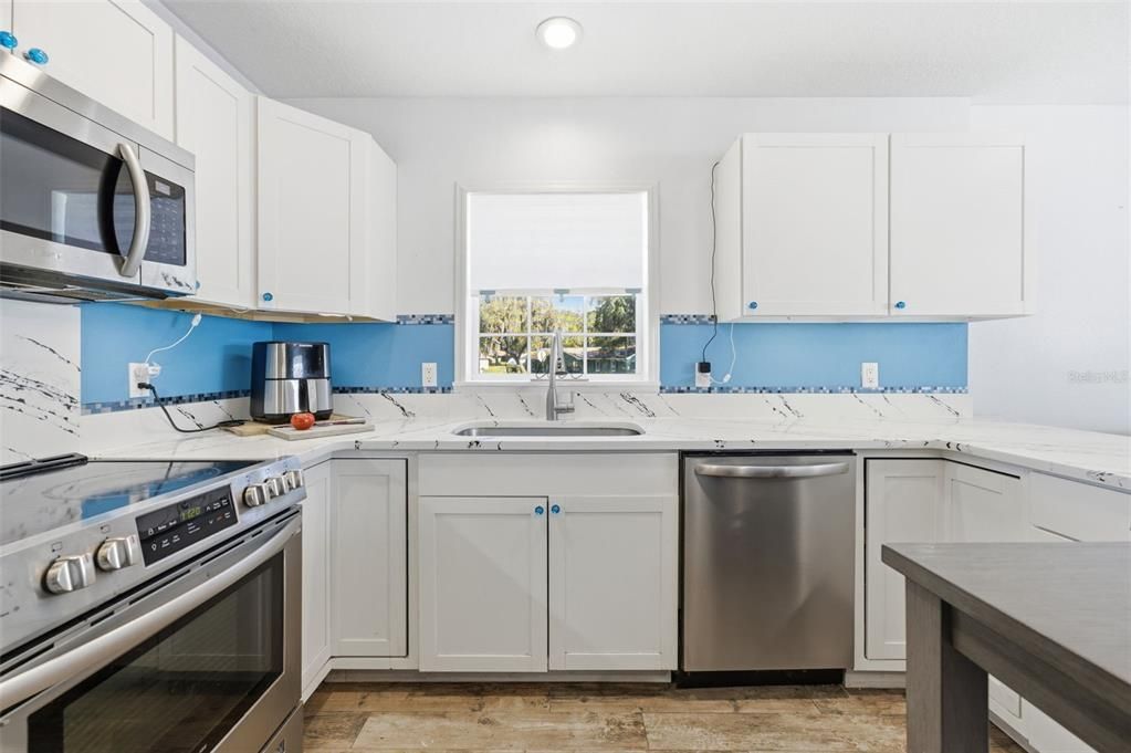 待售: $225,000 (2 贝兹, 1 浴室, 998 平方英尺)