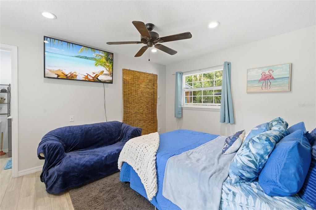 待售: $225,000 (2 贝兹, 1 浴室, 998 平方英尺)