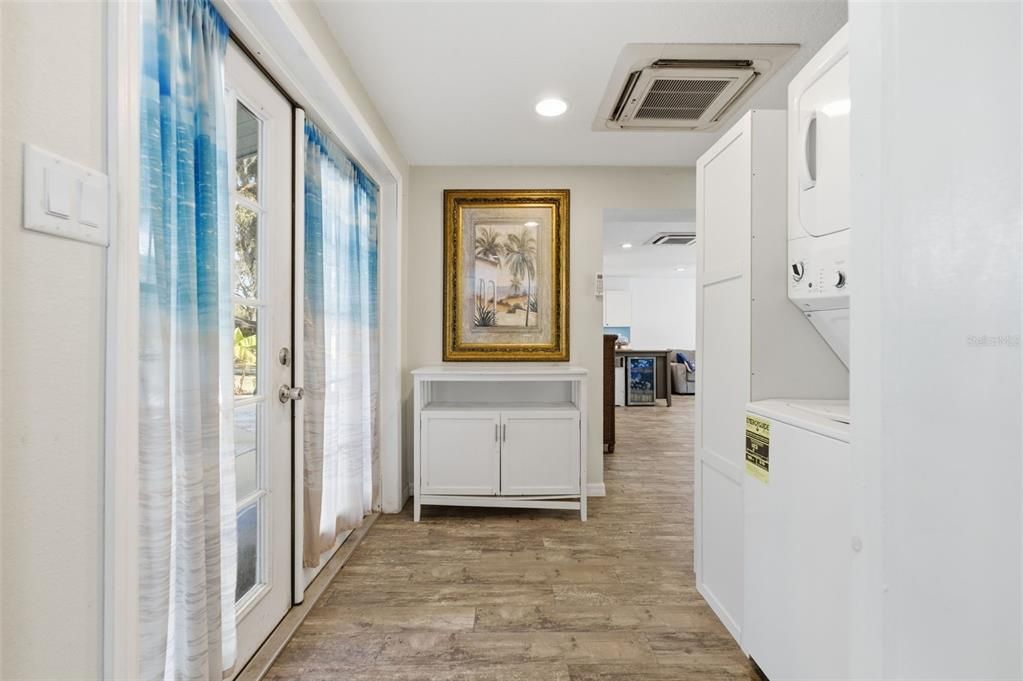 待售: $225,000 (2 贝兹, 1 浴室, 998 平方英尺)