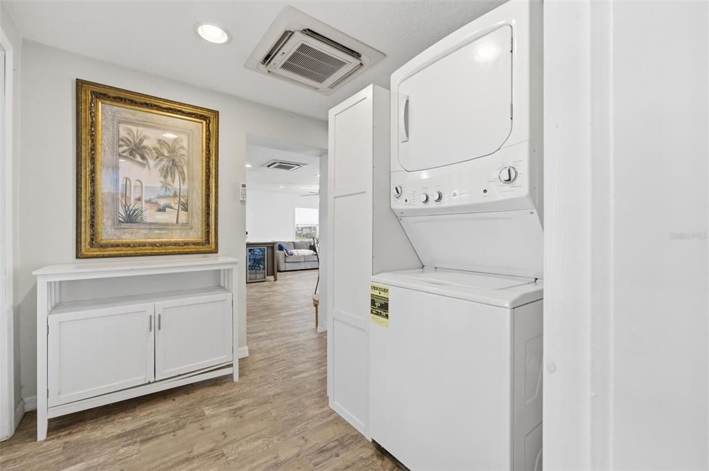 待售: $225,000 (2 贝兹, 1 浴室, 998 平方英尺)