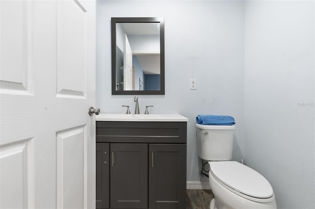 待售: $225,000 (2 贝兹, 1 浴室, 998 平方英尺)