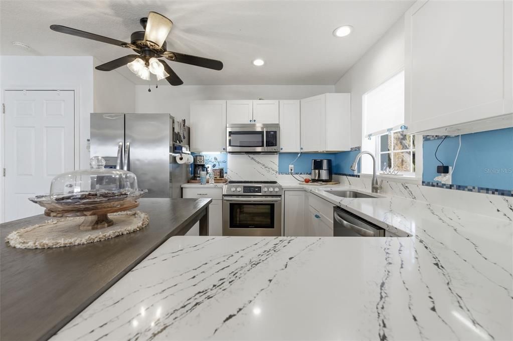 待售: $225,000 (2 贝兹, 1 浴室, 998 平方英尺)