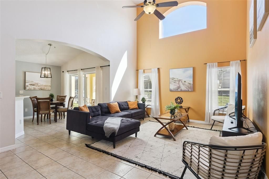 Под контрактом: $465,000 (5 спален, 4 ванн, 2286 Квадратных фут)