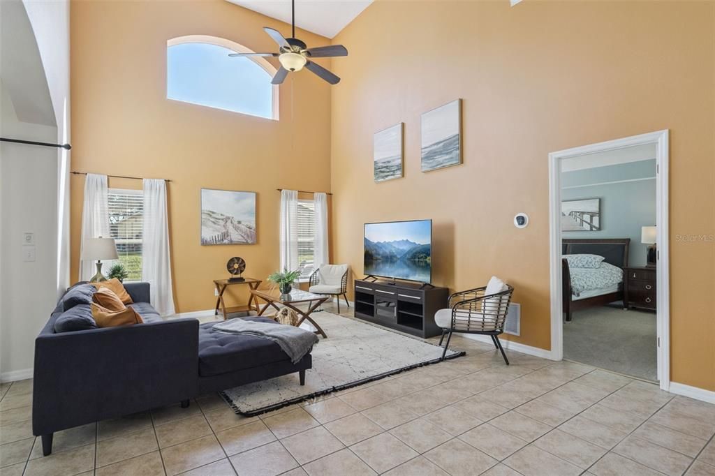 Под контрактом: $465,000 (5 спален, 4 ванн, 2286 Квадратных фут)