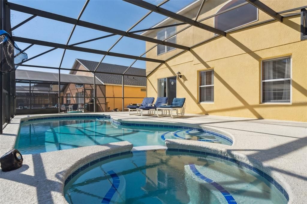 Под контрактом: $465,000 (5 спален, 4 ванн, 2286 Квадратных фут)