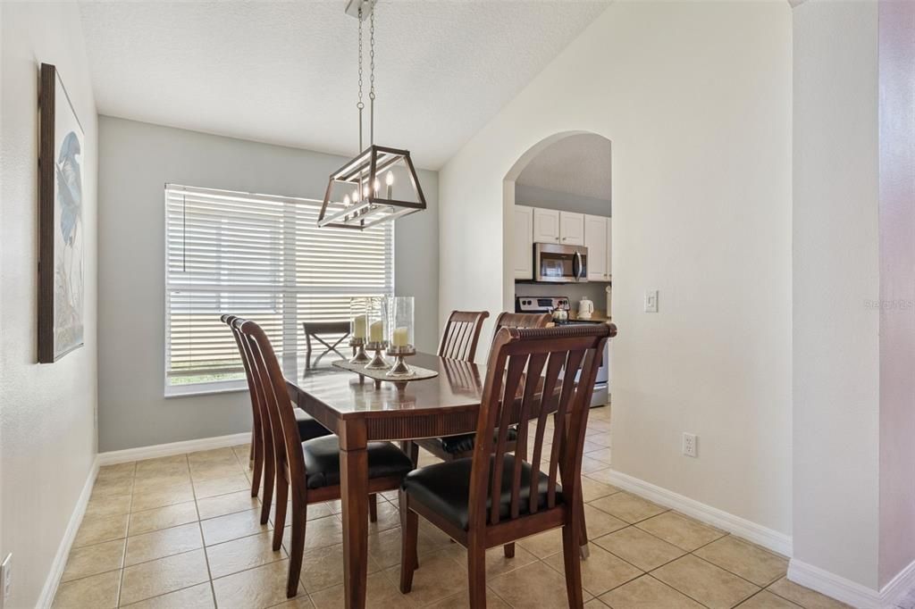 Под контрактом: $465,000 (5 спален, 4 ванн, 2286 Квадратных фут)