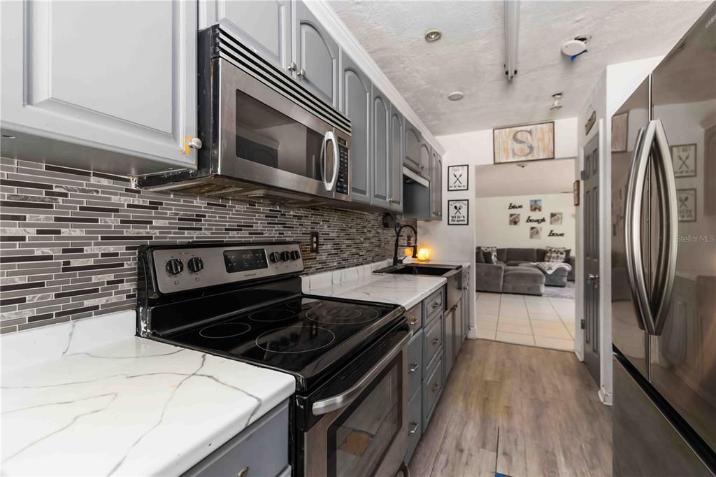 Под контрактом: $314,900 (3 спален, 2 ванн, 1553 Квадратных фут)