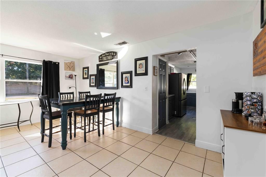 Под контрактом: $314,900 (3 спален, 2 ванн, 1553 Квадратных фут)