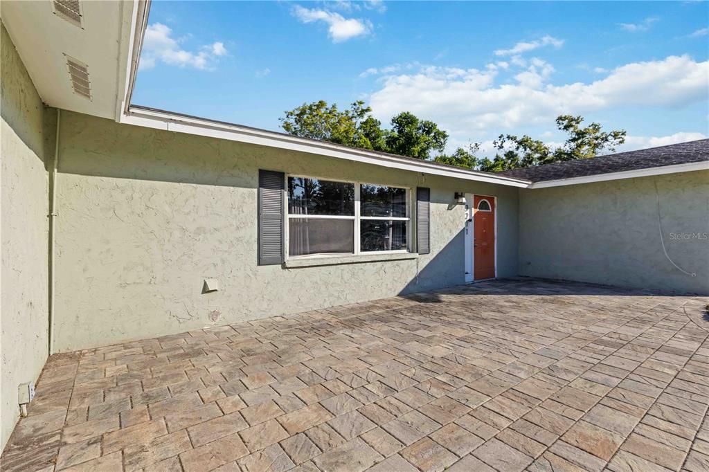 Под контрактом: $314,900 (3 спален, 2 ванн, 1553 Квадратных фут)