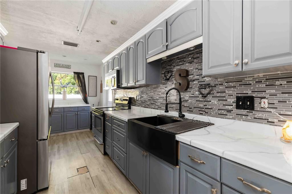 Под контрактом: $314,900 (3 спален, 2 ванн, 1553 Квадратных фут)