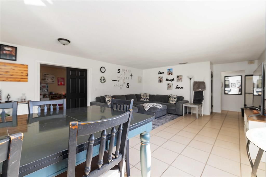 Под контрактом: $314,900 (3 спален, 2 ванн, 1553 Квадратных фут)