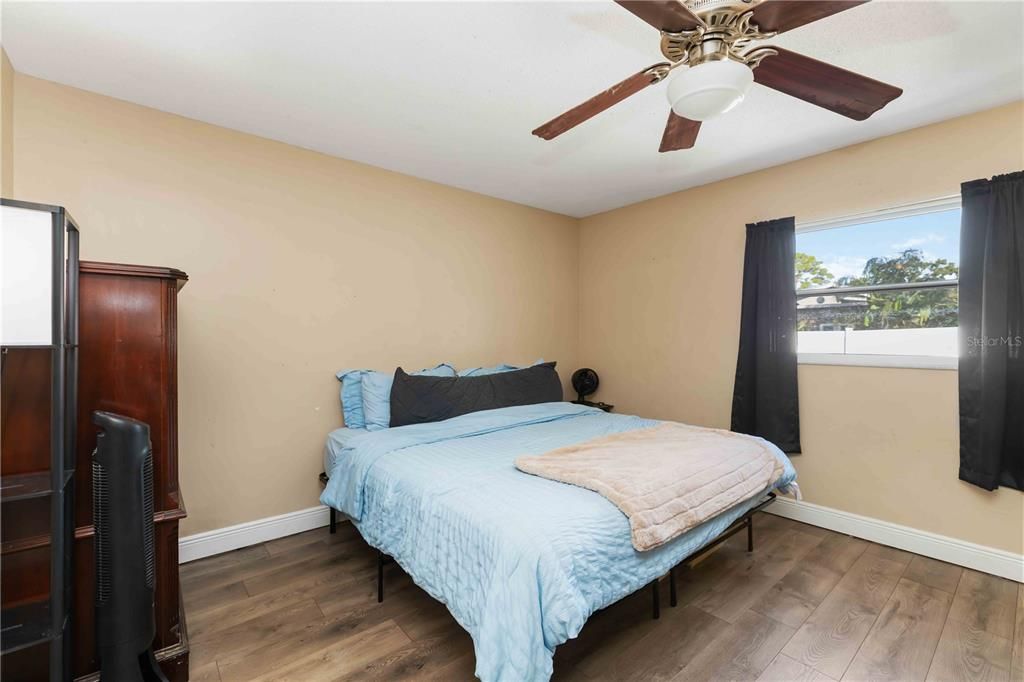 Под контрактом: $314,900 (3 спален, 2 ванн, 1553 Квадратных фут)