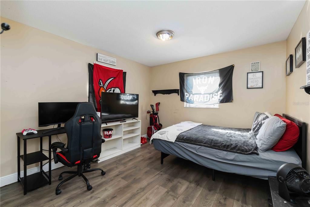 Под контрактом: $314,900 (3 спален, 2 ванн, 1553 Квадратных фут)