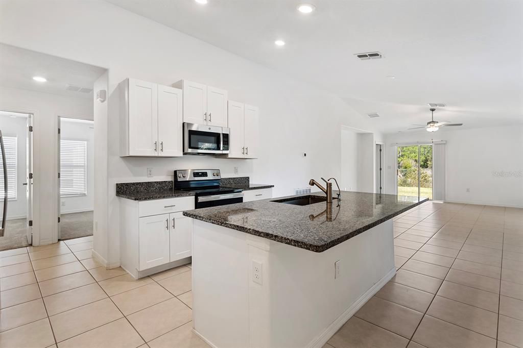 待售: $258,989 (3 贝兹, 2 浴室, 1270 平方英尺)