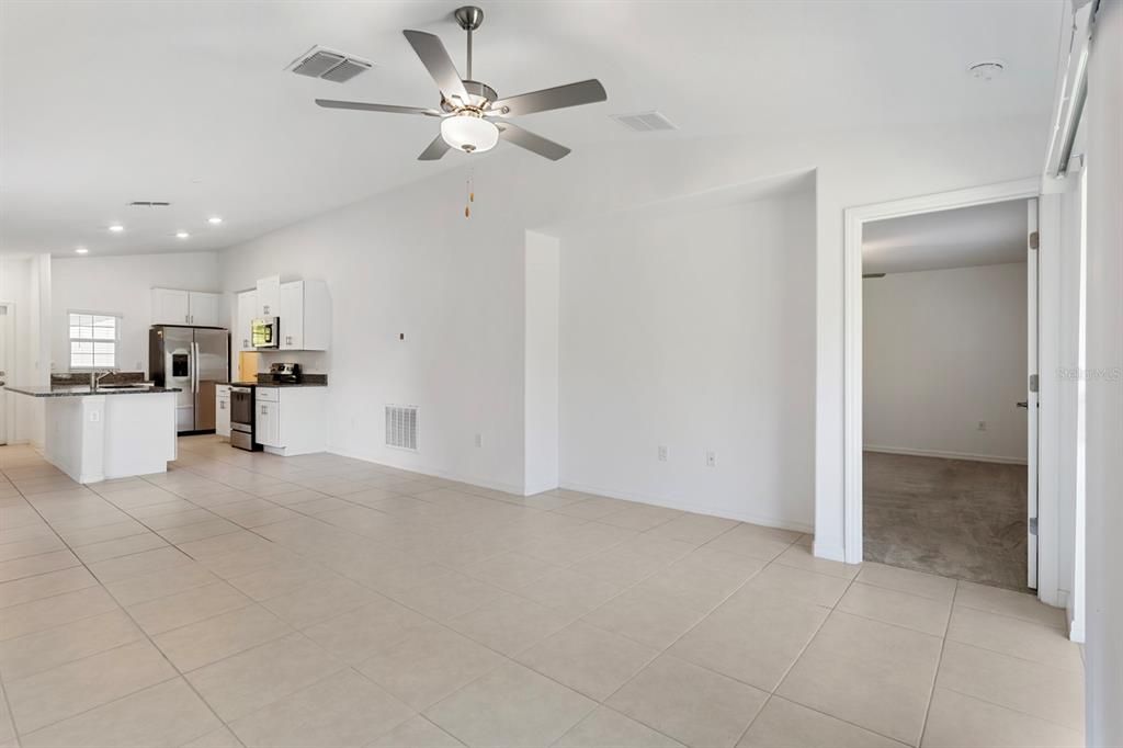 待售: $258,989 (3 贝兹, 2 浴室, 1270 平方英尺)