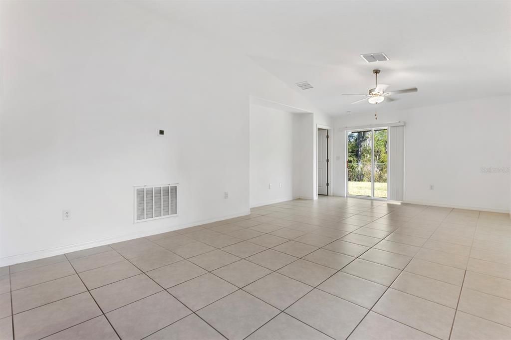 待售: $258,989 (3 贝兹, 2 浴室, 1270 平方英尺)