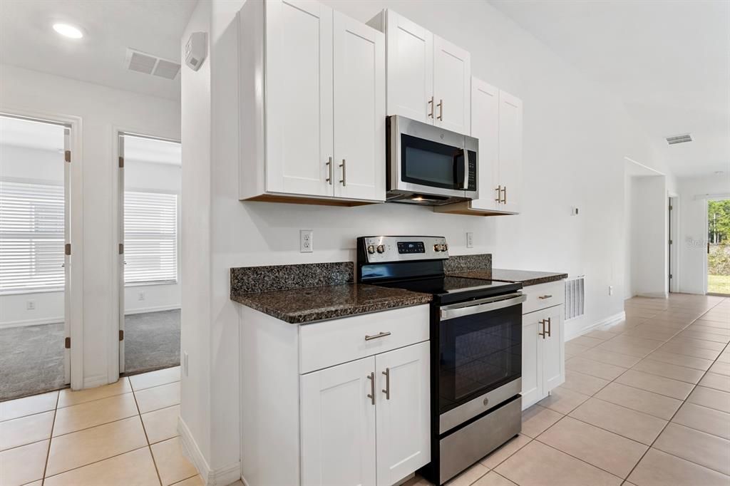 待售: $258,989 (3 贝兹, 2 浴室, 1270 平方英尺)