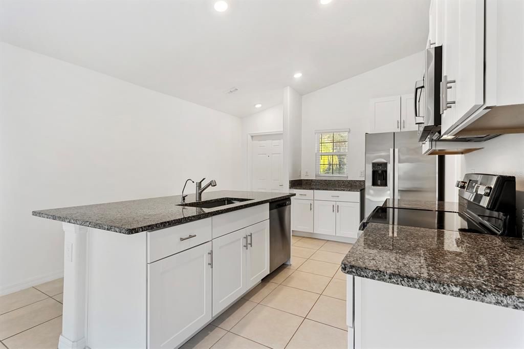 待售: $258,989 (3 贝兹, 2 浴室, 1270 平方英尺)