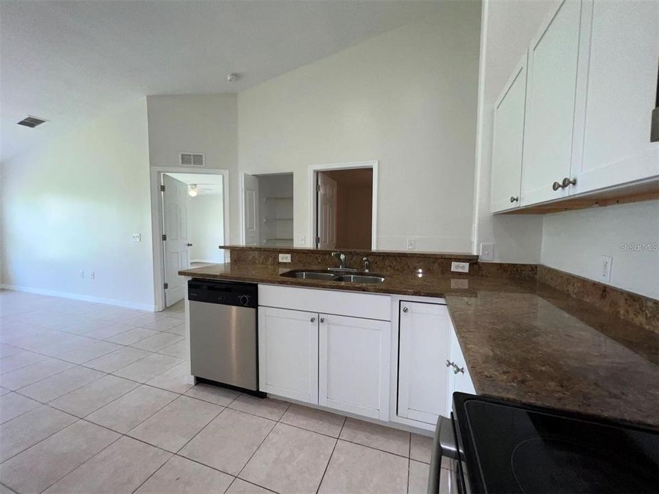 For Sale: $169,900 (3 beds, 2 baths, 1212 Square Feet)