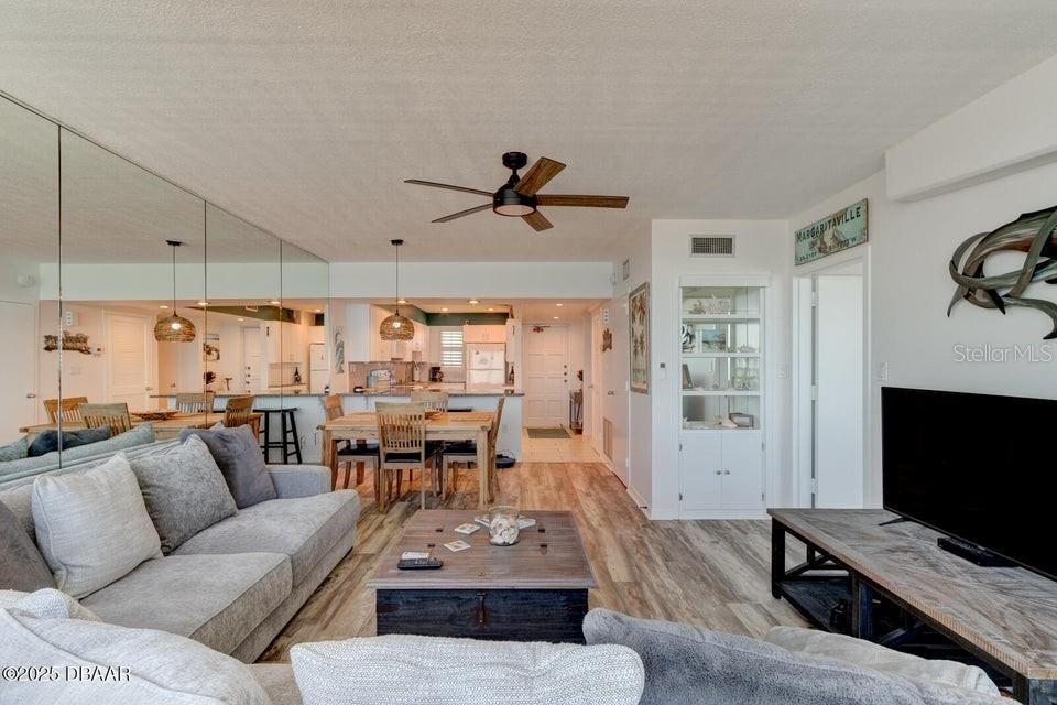 For Sale: $469,900 (2 beds, 2 baths, 1025 Square Feet)