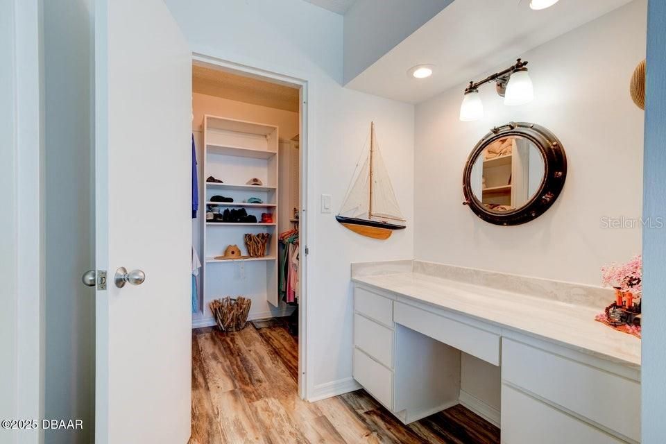 For Sale: $469,900 (2 beds, 2 baths, 1025 Square Feet)