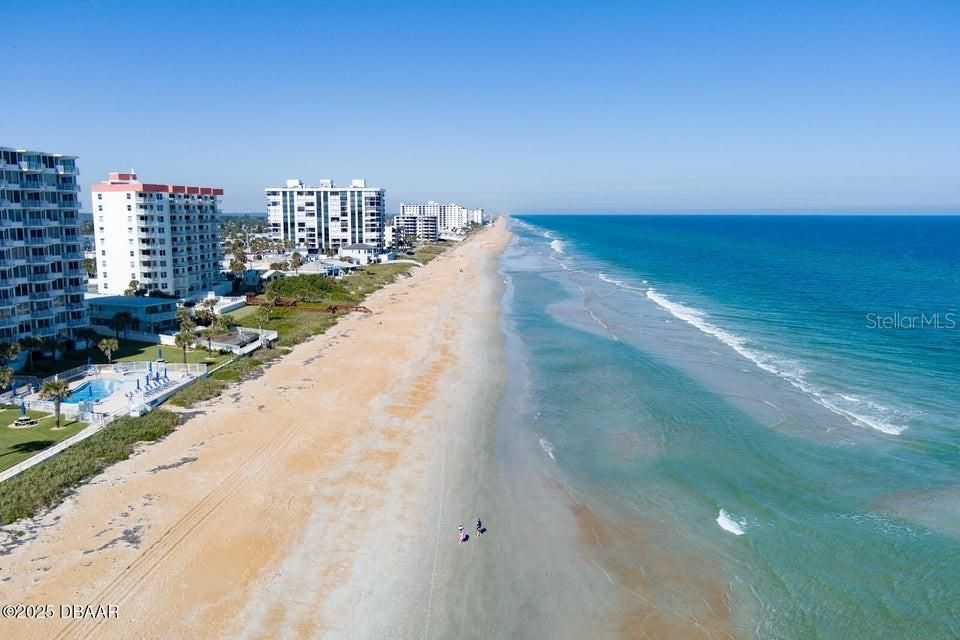 For Sale: $469,900 (2 beds, 2 baths, 1025 Square Feet)