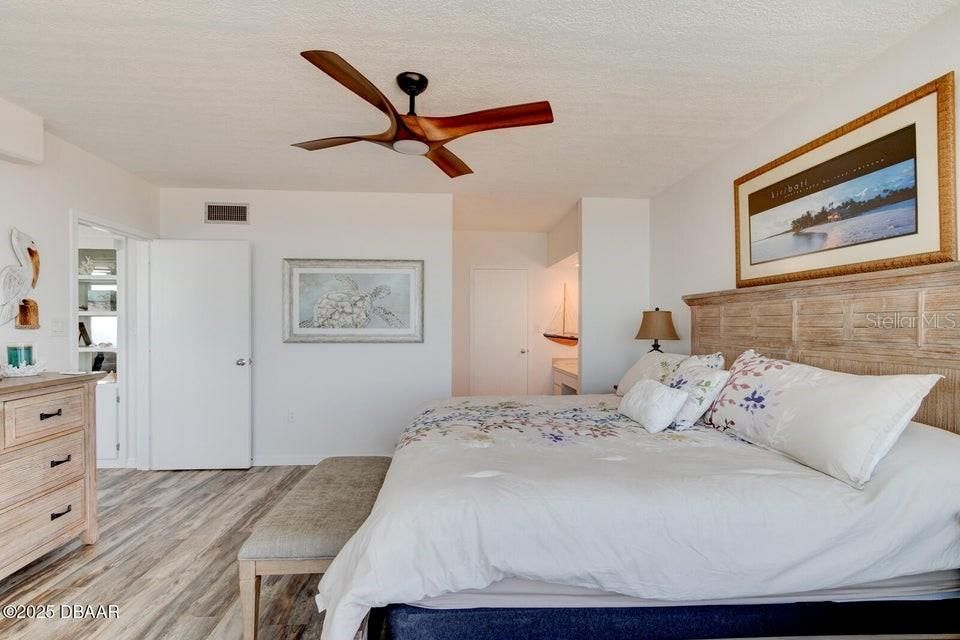 For Sale: $469,900 (2 beds, 2 baths, 1025 Square Feet)