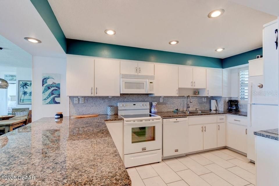 For Sale: $469,900 (2 beds, 2 baths, 1025 Square Feet)