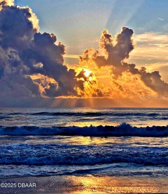 For Sale: $469,900 (2 beds, 2 baths, 1025 Square Feet)