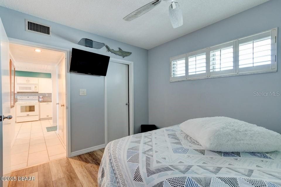 For Sale: $469,900 (2 beds, 2 baths, 1025 Square Feet)