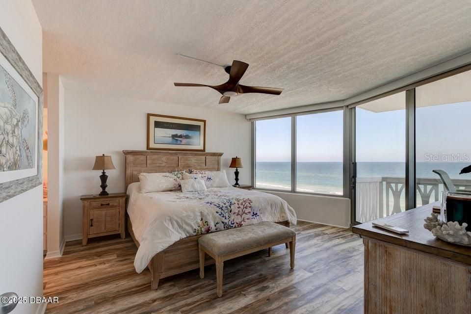 For Sale: $469,900 (2 beds, 2 baths, 1025 Square Feet)