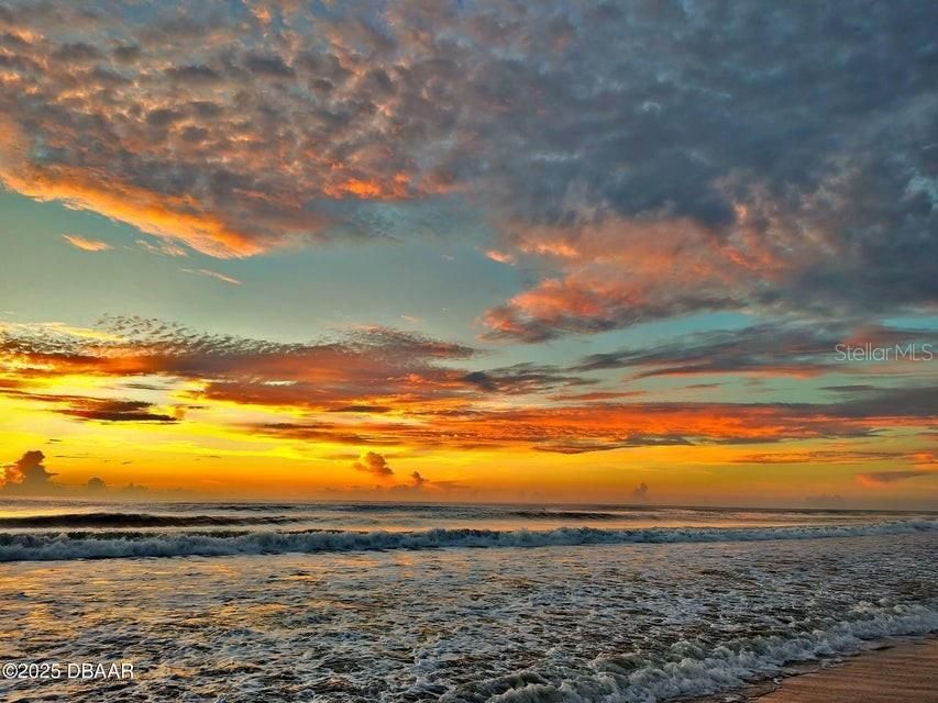 For Sale: $469,900 (2 beds, 2 baths, 1025 Square Feet)