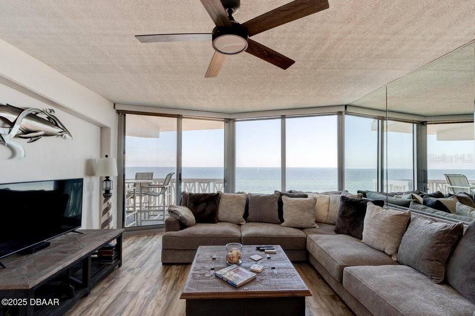 For Sale: $469,900 (2 beds, 2 baths, 1025 Square Feet)