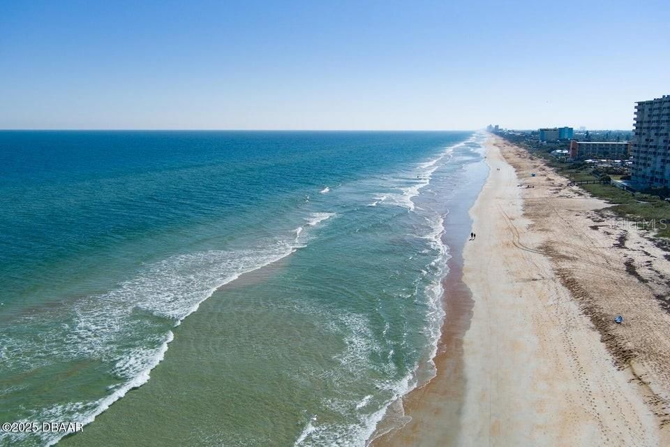 For Sale: $469,900 (2 beds, 2 baths, 1025 Square Feet)