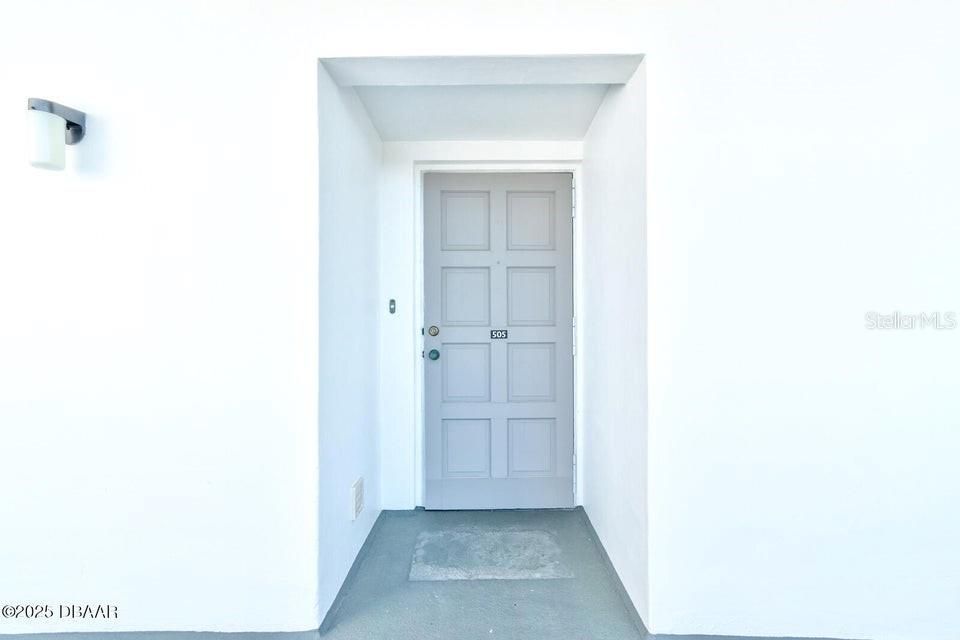 For Sale: $469,900 (2 beds, 2 baths, 1025 Square Feet)