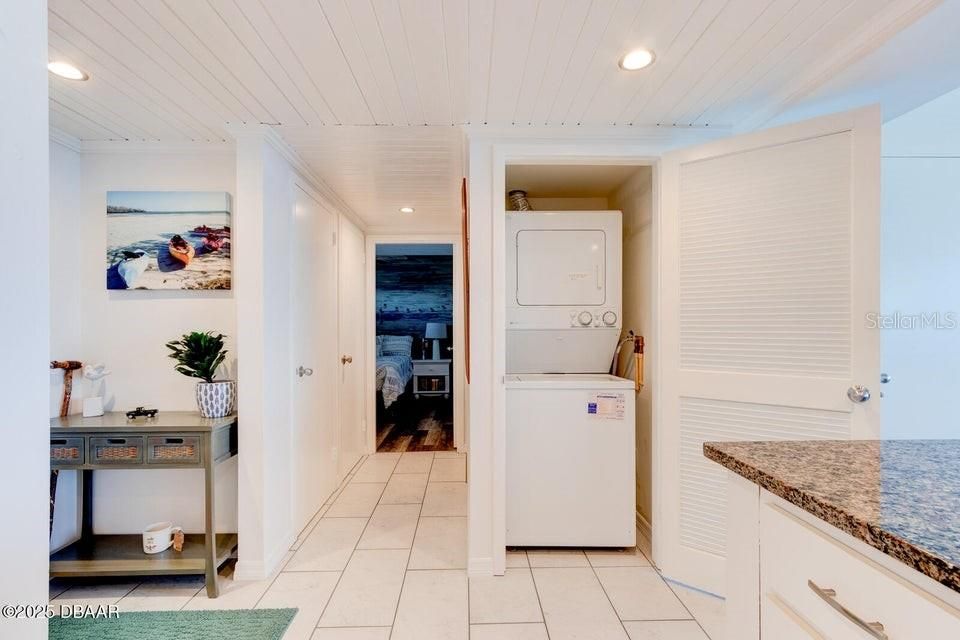 For Sale: $469,900 (2 beds, 2 baths, 1025 Square Feet)