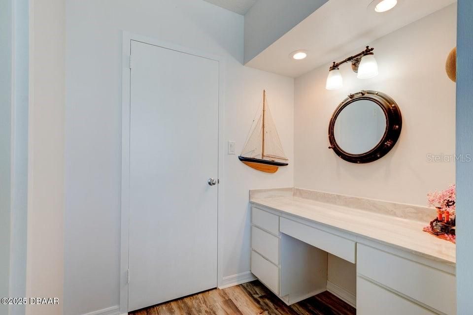 For Sale: $469,900 (2 beds, 2 baths, 1025 Square Feet)