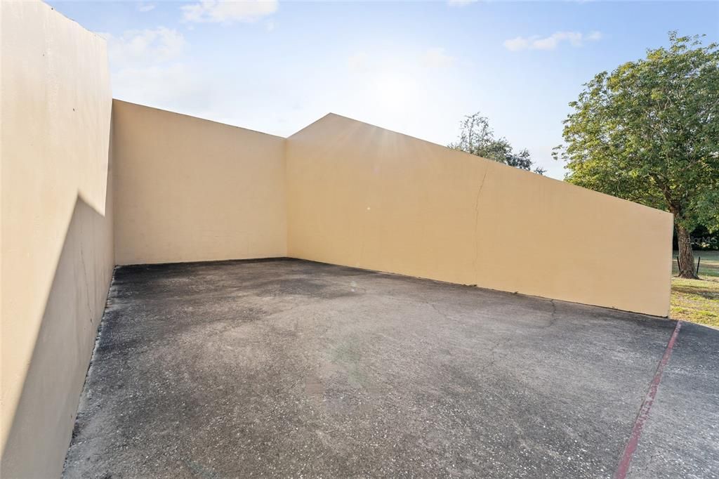 For Sale: $172,500 (1 beds, 1 baths, 923 Square Feet)